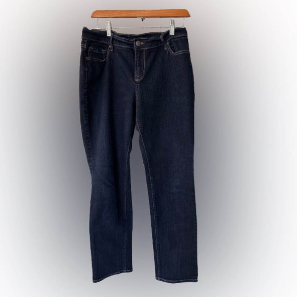 Old Navy Curvy mid-rise size 10 petite
Blue jeans